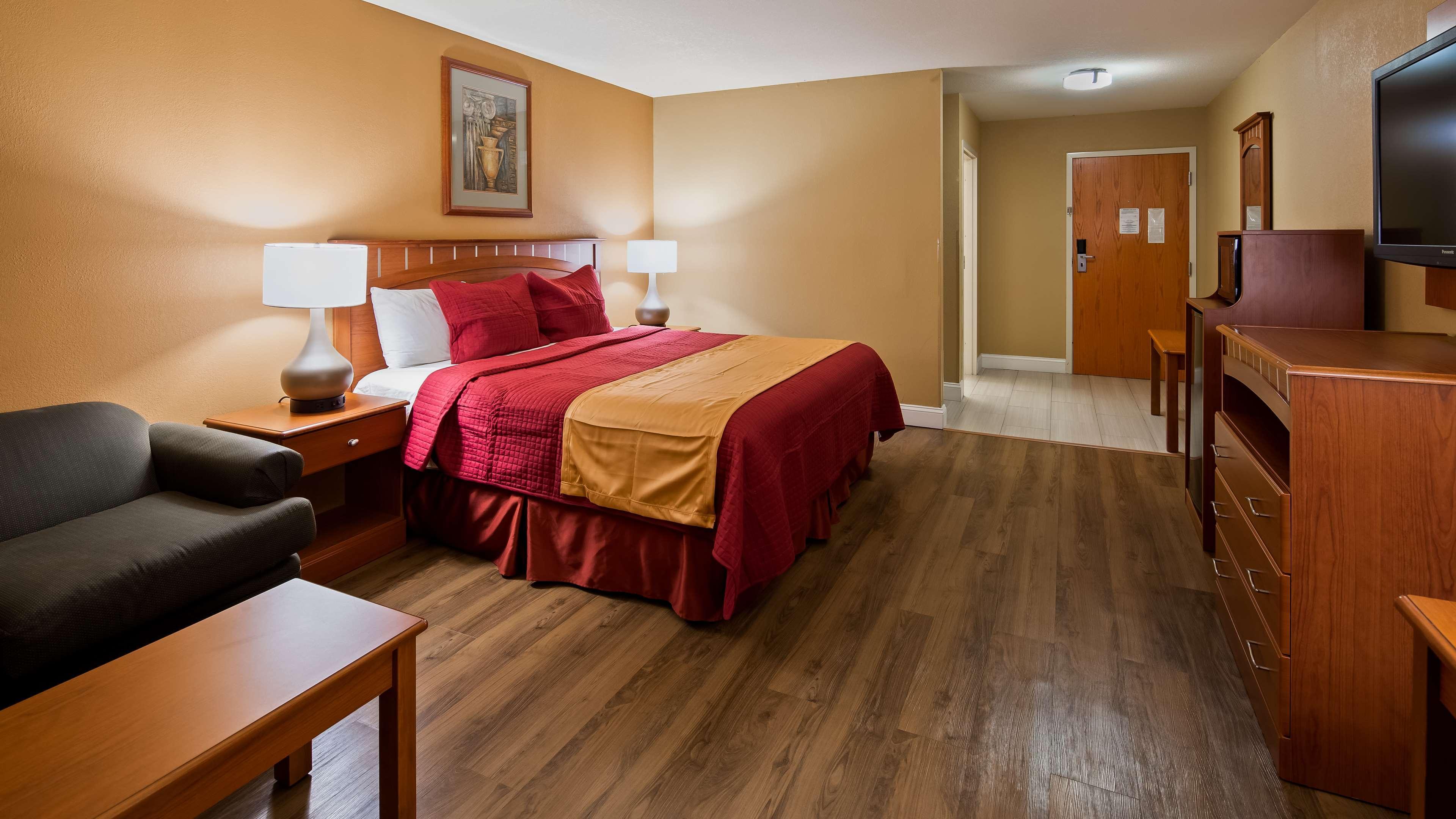 Best Western Plus Hannaford Inn & Suites Kenwood Екстер'єр фото