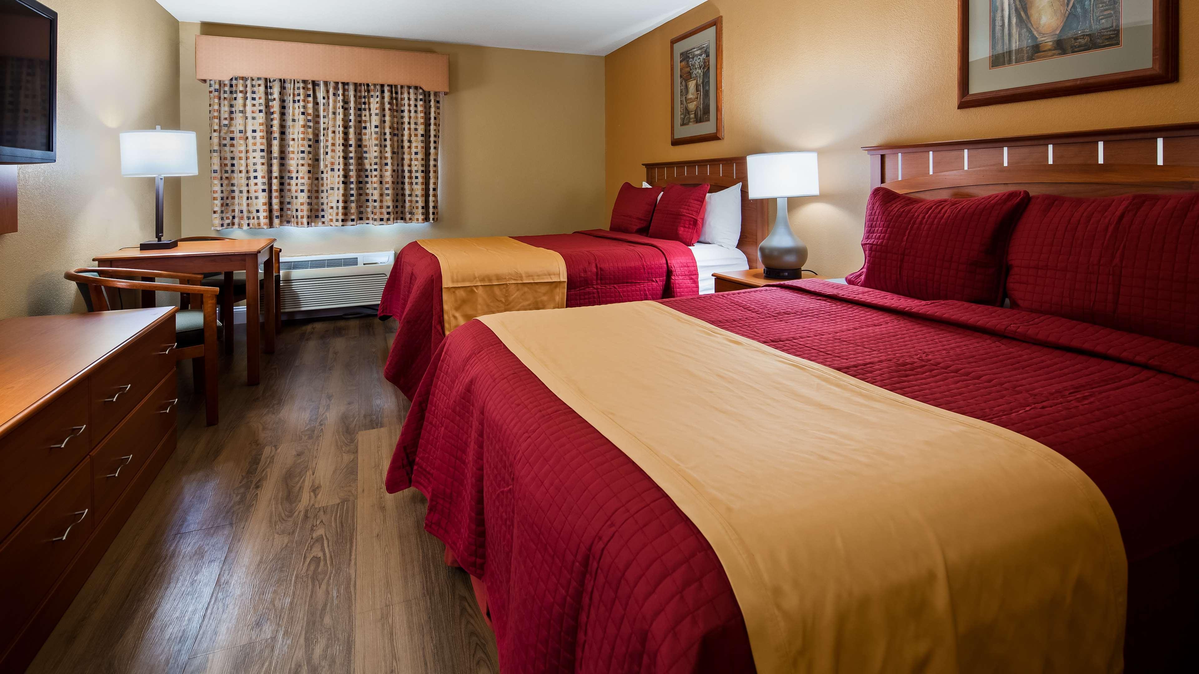 Best Western Plus Hannaford Inn & Suites Kenwood Екстер'єр фото