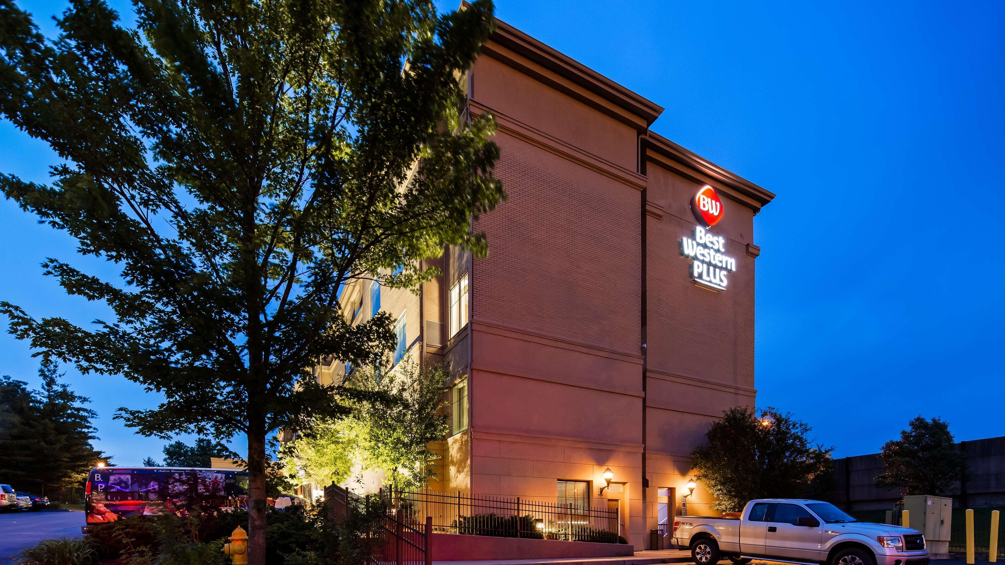 Best Western Plus Hannaford Inn & Suites Kenwood Екстер'єр фото