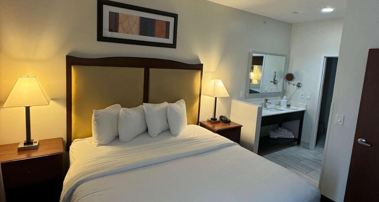 Best Western Plus Hannaford Inn & Suites Kenwood Екстер'єр фото
