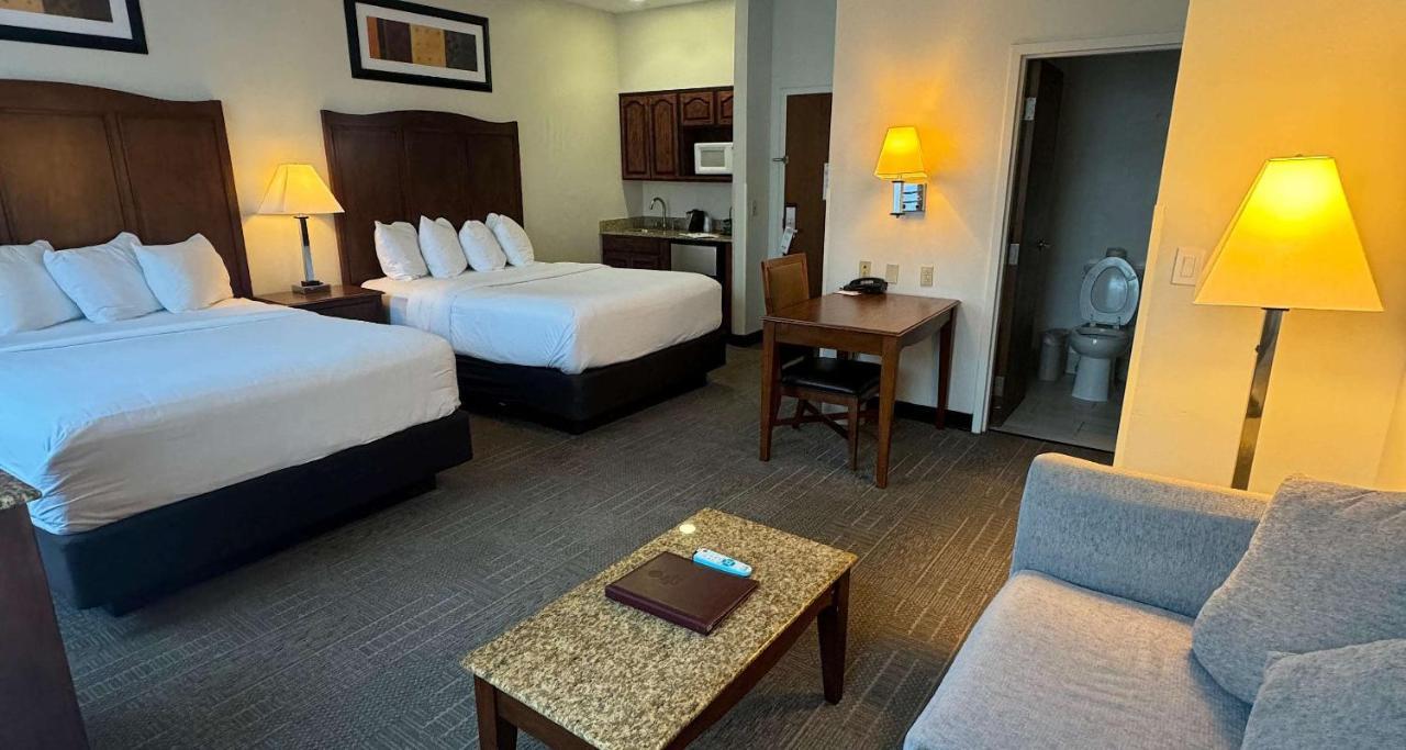 Best Western Plus Hannaford Inn & Suites Kenwood Екстер'єр фото