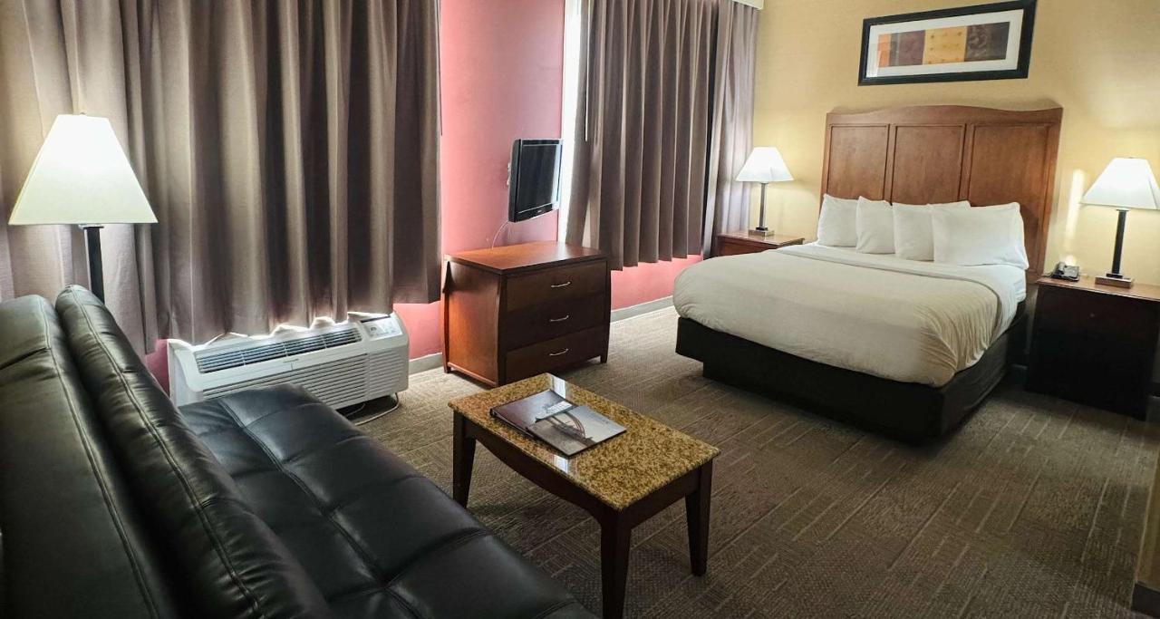 Best Western Plus Hannaford Inn & Suites Kenwood Екстер'єр фото